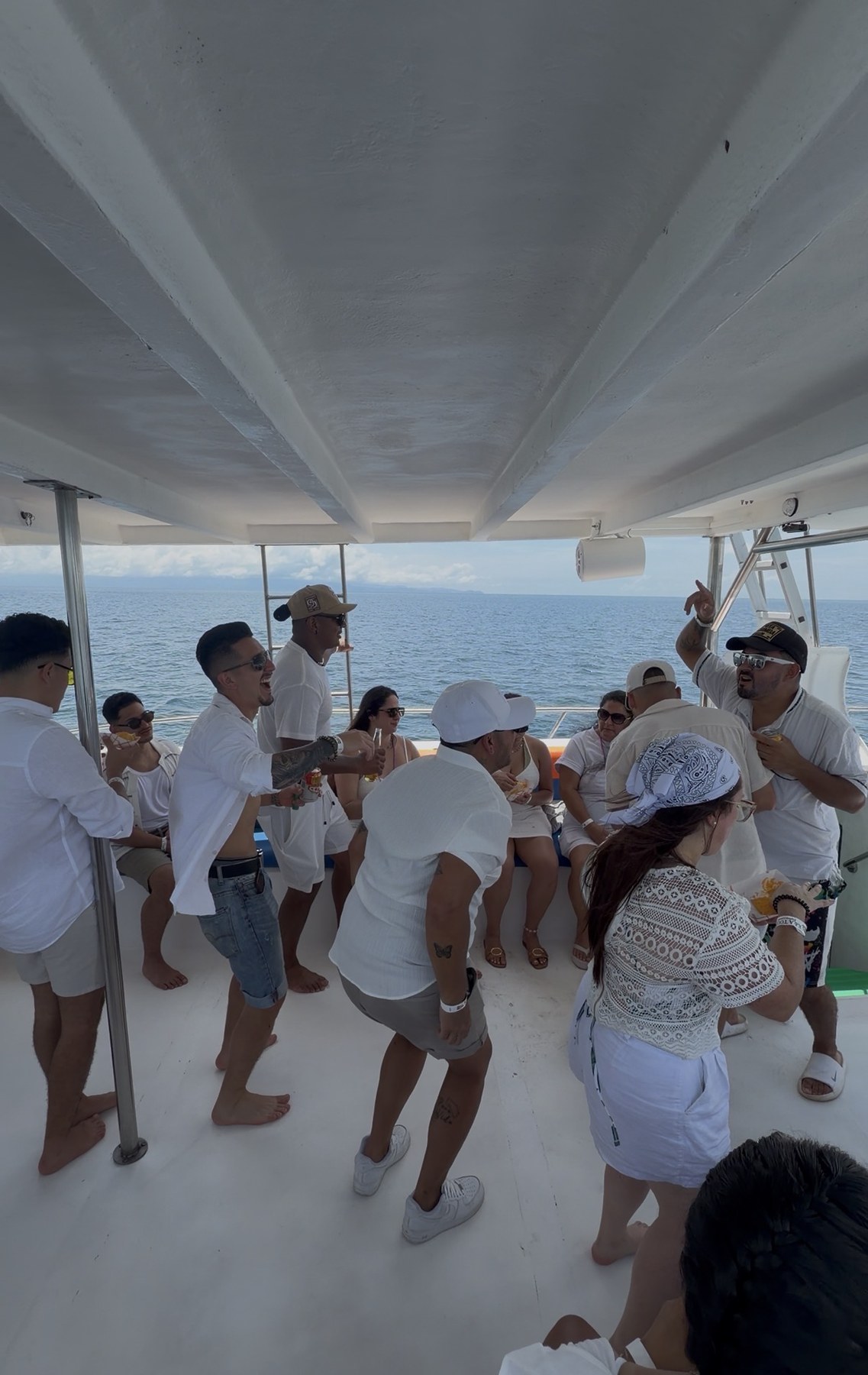 Ambiente y diversión a bordo de K&A Tours